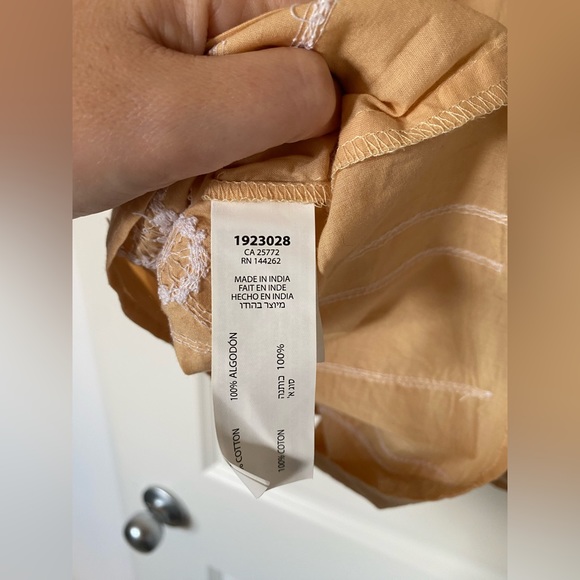 - Beautiful Embroidered Dex Blouse - - Picture 6 of 6